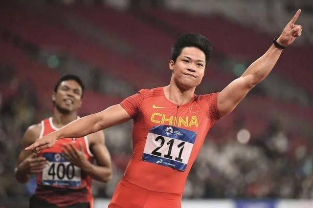 苏炳添在比赛中受伤退赛，电竞国家队主帅表示担忧